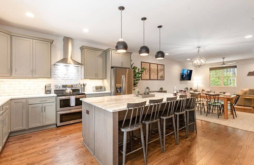 Historic Waverly House | Elegant Elliott-2 Units-Hot Tub-Mins to 12 South