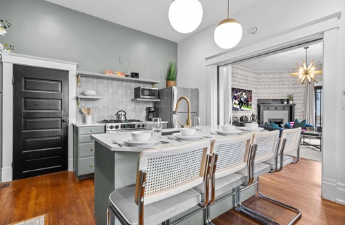 Historic Waverly House | Elegant Elliott-2 Units-Hot Tub-Mins to 12 South