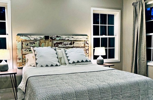 West Union House | Elegant lake house with Lake Keowee views. 13 miles to Clemson University.