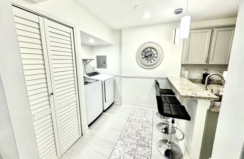 Forest Park House | Elegant Oasis | Close to Airport| Family Friendly