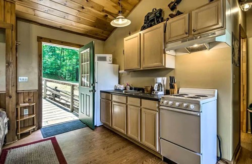 Bryson City Cabin | Elevated Tree Cabin in the Woodlands on the Nantahala River, North Carolina