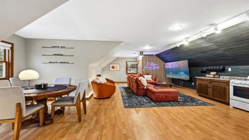 Ellison Bay House | Ellison Bay SpaHouse- New, Walk to Water, Shops, Hot Tub, Sauna & Games