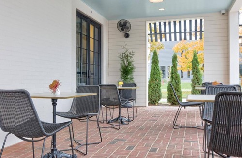 Lexington Hotel | Elwood King Stay, Downtown Lexington, Hotel Outside Patio