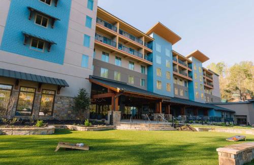 Gatlinburg Hotel | Embassy Suites By Hilton Gatlinburg Resort