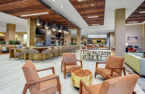 Jonesboro Hotel | Embassy Suites by Hilton Jonesboro Red Wolf Convention Center