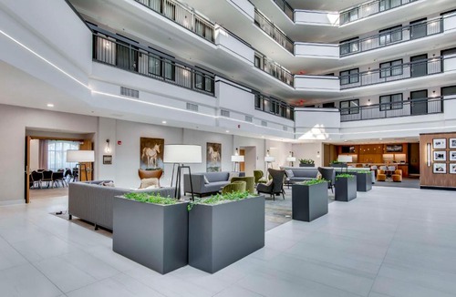 Lyndon Hotel | Embassy Suites by Hilton Louisville East