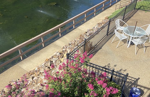 Lake Hamilton Condo | Emerald Isle waterfront resort 7South 2BR/2B balcony pool hottub wonderful view