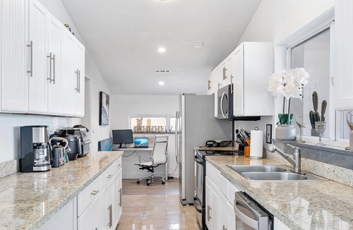 Ojus House | Enchanted Lake House Miami - Spacious 4-bedroom house in Miami with AC, WiFi