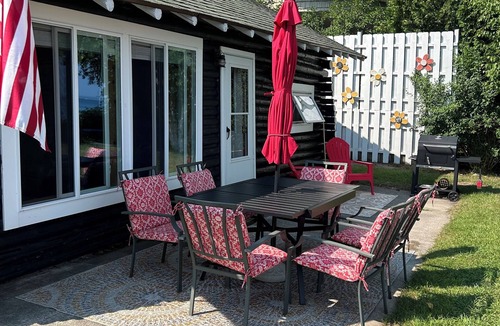 Mullett Lake Cottage | Enchanting 3-bedroom cottage on Mullett Lake