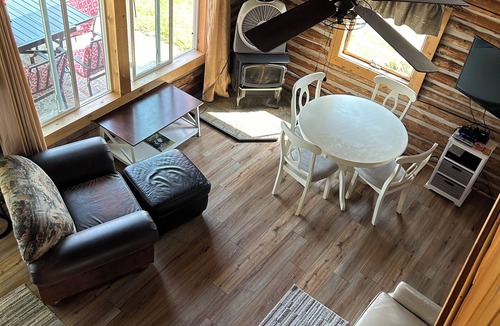 Mullett Lake Cottage | Enchanting 3-bedroom cottage on Mullett Lake
