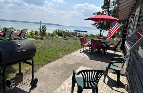 Mullett Lake Cottage | Enchanting 3-bedroom cottage on Mullett Lake