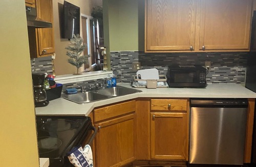 Conley House | Enchanting Cottage Home nearby Airport