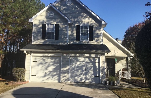 Conley House | Enchanting Cottage Home nearby Airport