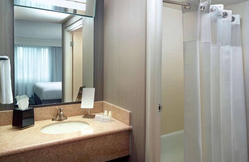 Home Park Hotel | Enjoy a Hassle-Free and Suiting Stay! Seasonal Outdoor Pool, Pets are Welcome!
