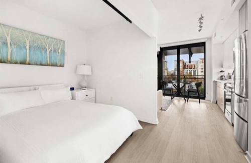 NoMa Hotel | Enjoy DC Views on your Private Balcony | Gym + Free Outdoor wifi