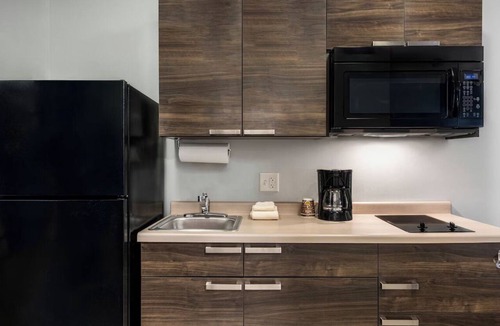Huntersville Hotel | Enjoy Full Kitchen & Cozy Space in Huntersville! | Free Parking, BBQ Facilities!