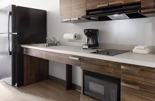 Huntersville Hotel | Enjoy Full Kitchen & Cozy Space in Huntersville! | Free Parking, BBQ Facilities!
