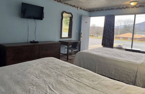 Tazewell Hotel | Enjoy Mountain Adventures from 2 Relaxing Rooms w/2 Full Beds w/Private Bath