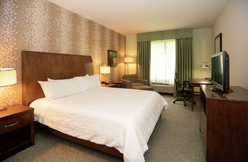 Covington Hotel | Enjoy Nearby Dining from a Comfortable Room Close to Fountaine State Park