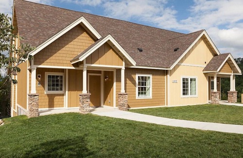 Cashiers Condo | Enjoy the Blue Ridge Mountains in this 2BD condo resort retreat
