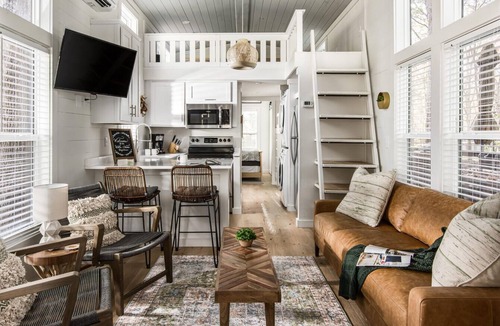 Tracy City House | Enjoy the lake & mountain retreat at The Water & Woods Tiny Home