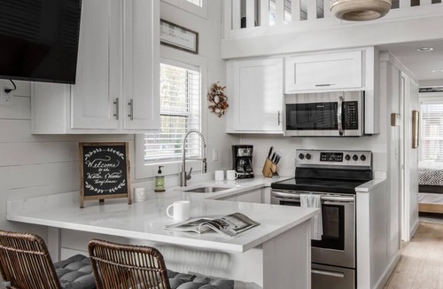Tracy City House | Enjoy the lake & mountain retreat at The Water & Woods Tiny Home