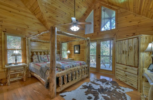 Copperhill Cabin | Enjoy the relaxing sunshine from hot tub near Ocoee River!