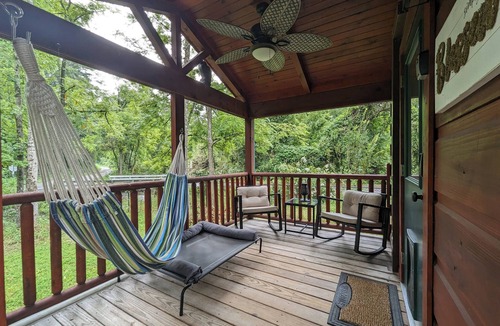 Valley Hill Cabin | Enjoy the serenity of this charming getaway in Hendersonville, NC