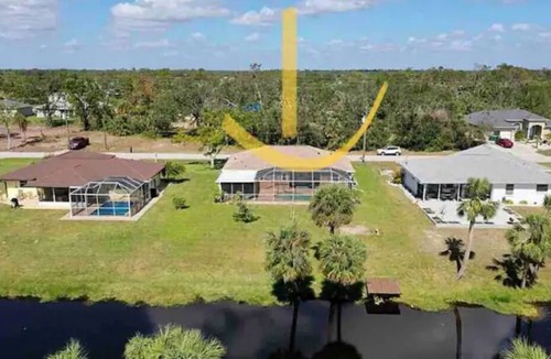 Broadmoor House | Enjoy this Large Lazy lanai 3 bed 2 bath private pool with canal view!