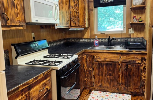 Mid America House | Enjoyable 1-bedroom house with AC in charming Buckville