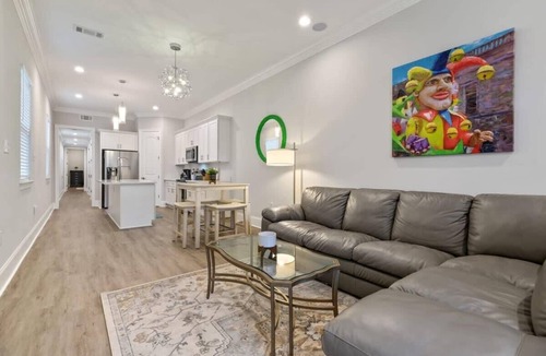 Mid-City House | Enormous Brand New 6br Pad by Streetcar