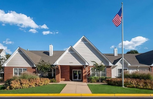 Fairfax Apartment | Ensuring a Very Comfortable & Memorable Stay! Free Breakfast, Pets Allowed!