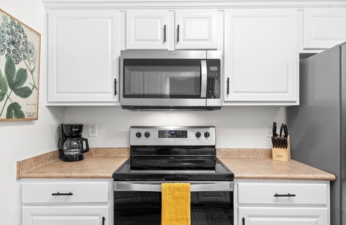 Clarksville House | Entire 3 bed 2 bath Home Newly Renovated Large Yard for Pets Near Ft Campbell