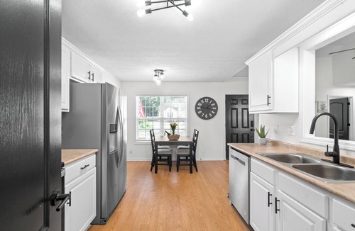 Clarksville House | Entire 3 bed 2 bath Home Newly Renovated Large Yard for Pets Near Ft Campbell
