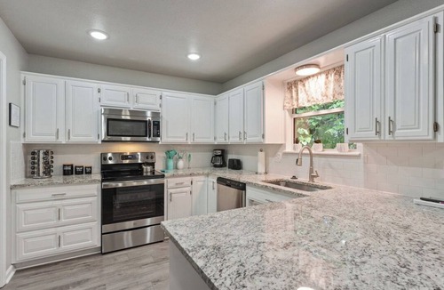 Bella Vista House | Entire 3 Bedroom House Near Bike Trails!