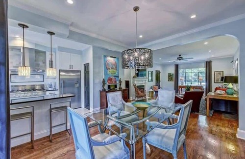 Myers Park Condo | Entire 4BR Two-Unit in Myers Park with Reserved Parking and Porch
