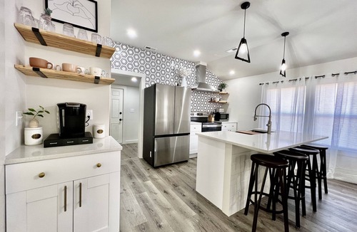 Knoxville Cottage | Entire Home 2 miles UTK, Neyland &Thompson Boiling