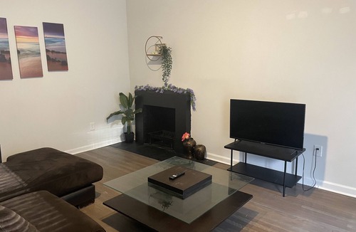 Lindridge-Martin Manor House | Entire Home 3 Bedroom