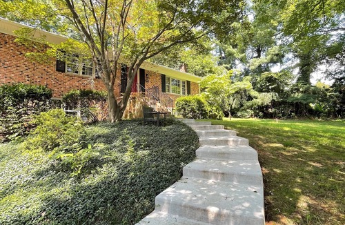 Great Falls House | Entire House 3BR/2BA Home in Great Falls – Prime Location W/Wifi & Parking