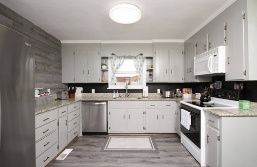 Lynchburg House | Entire house in quiet area, close to everything!