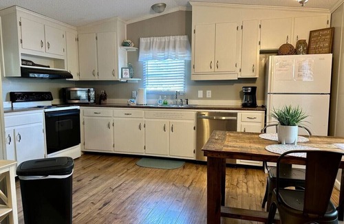 Gallatin House | Entire Lakeside Home Walk to Marina & Bar & Grill- 2 bedroom 1 bath