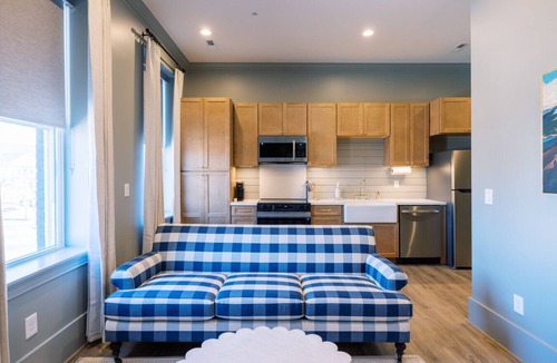 Jacksonville Apartment | Entire Luxury Loft Floor | 4BR | On the Square