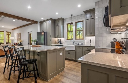 Cleveland House | Entire Mountain Home Steps from Vineyard | Hot Tub, Mtn Views, Minutes to Helen