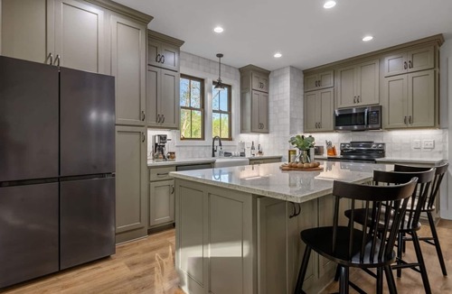 Cleveland House | Entire Mountain Home Steps from Vineyard | Hot Tub, Mtn Views, Minutes to Helen