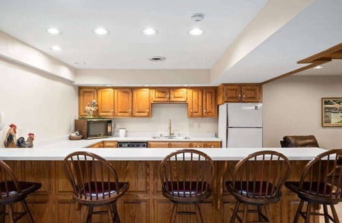 Somerset House | Entire Oak Hill Estate | Tennis, Pool & Games