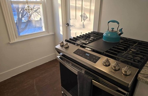 Ferndale House | Entire Property hot tub, pool, glamping games MLC