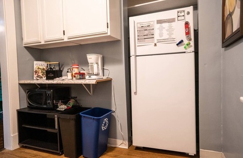 Latonia House | Entire Townhouse - 2 Separate Units