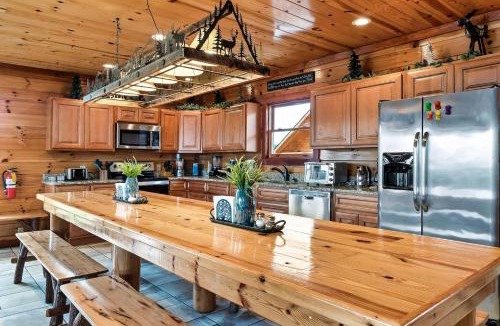 Pigeon Forge House | EPIC VIEW-Pvt Indoor POOL- 6 Mstr BR- 5Mi to Pkwy