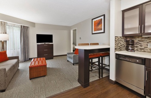 Shelby Township Condo | Equipped Suite | Free Daily Breakfast, 24h Business Center + Seasonal Pool