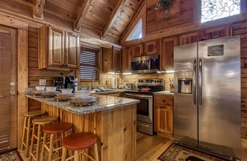 Pigeon Forge Cabin | ER 240 – Smoky Safari Great Location – Close to town!